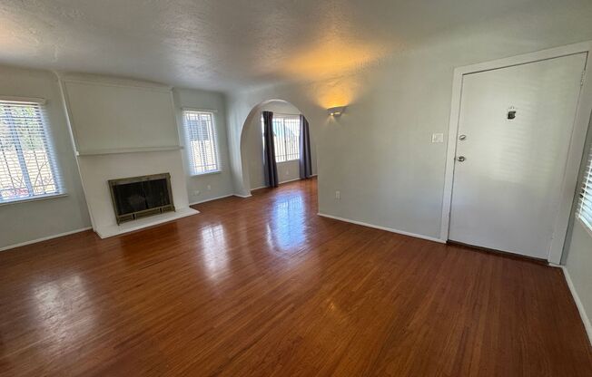 1344-6 South Hudson Ave.