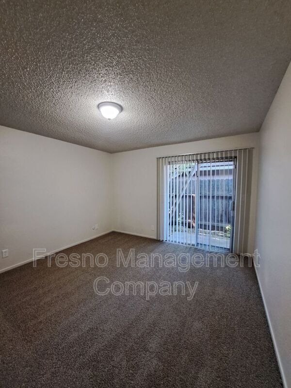 3037 W PONTIAC WAY