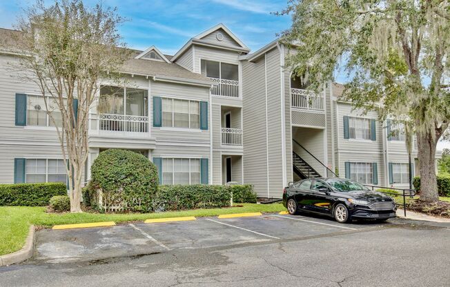 Bright 3rd-Floor 1/1 Condo with Screened Balcony in Park Central!