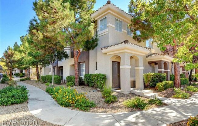 Gorgeous 2bedoom condo ready for immediate move-in!