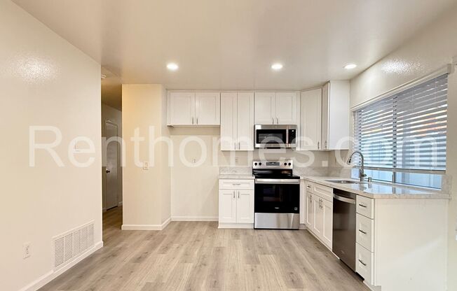 Poway, 13877 Wayland Grove Court -  Super cul-de-sac location near elementary school!