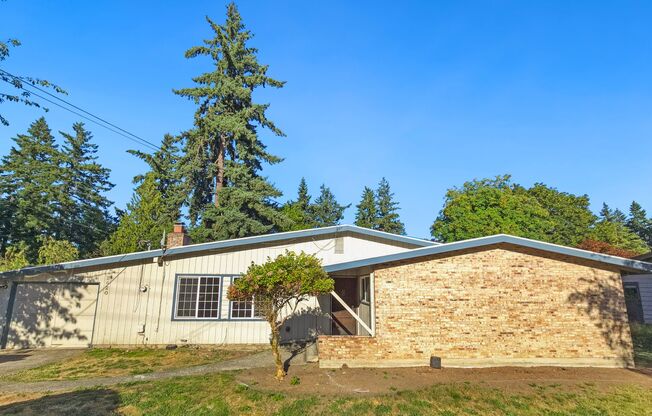 Charming Rambler Retreat Near Robinswood Park