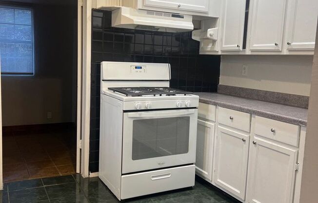 3 beds, 1 bath, $1,000