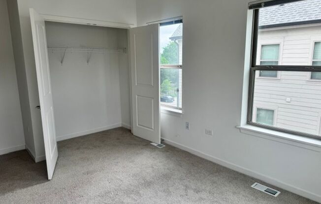 2 beds, 1.5 baths, 1,730 sqft, $2,595, Unit 15655 Lamon Avenue