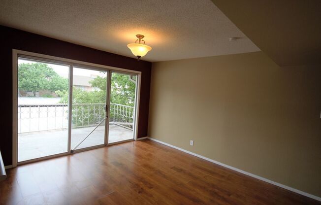 LARGE 2 bedroom 2 bath Condo close to Shopping, dinning and entertainment!