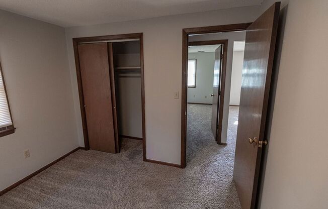 2 beds, 1 bath, $795, Unit 202