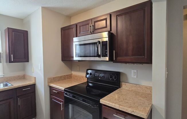 STONESTHROW - 2 Bedroom Townhome - Perfect location for UNCW Students, Faculty and Staff!