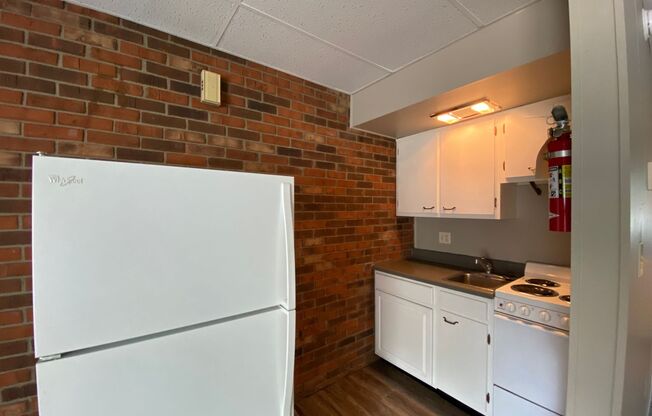 1 bed, 1 bath, 458 sqft, $800, Unit Apt. 6