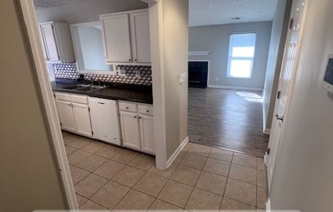 3 beds, 2 baths, $1,395