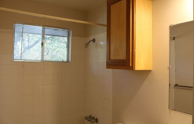 2 beds, 1 bath, 700 sqft, $880, Unit 9020