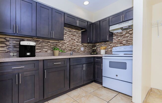 2 beds, 2 baths, 880 sqft, $1,330, Unit 2003