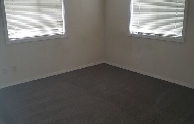 4823 N Charm