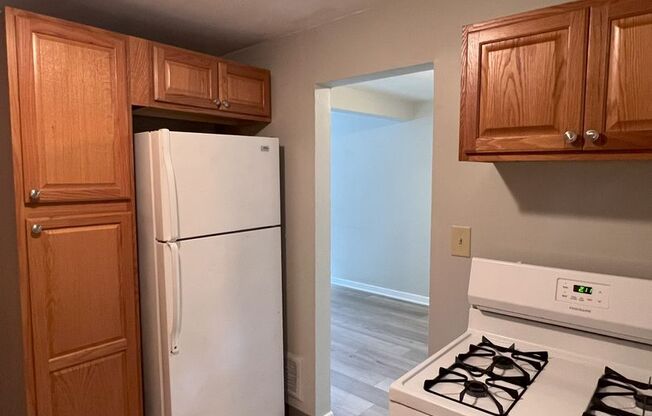 3 beds, 1 bath, 975 sqft, $1,450, Unit 3354J