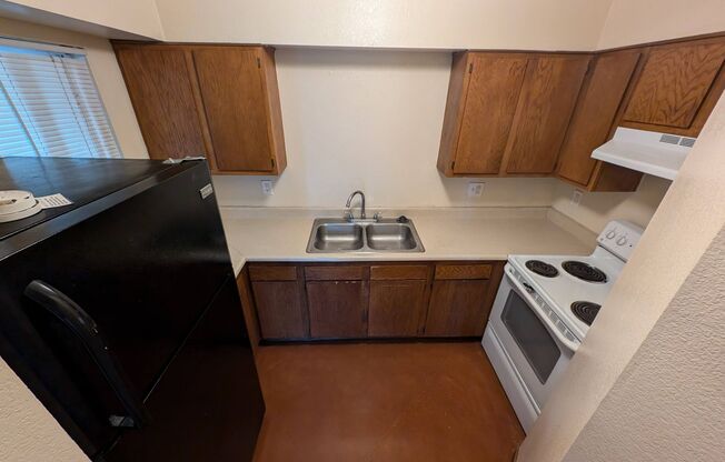 1 bed, 1 bath, 600 sqft, $799, Unit 24