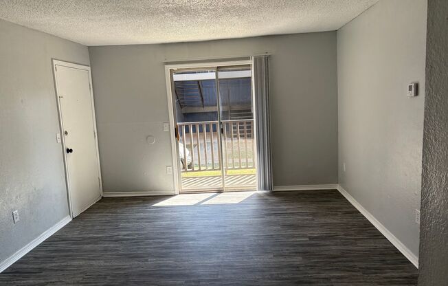 1 bed, 1 bath, 702 sqft, $985