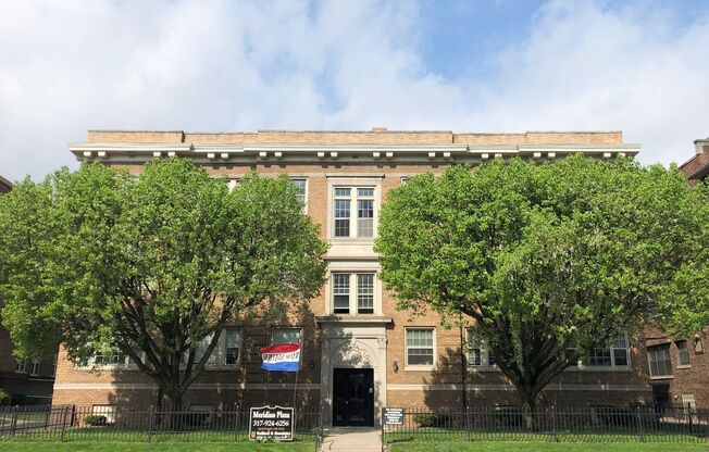 1 & 2 Bedroom Apartments in Downtown Indianapolis - Meridian Plaza Awaits You!