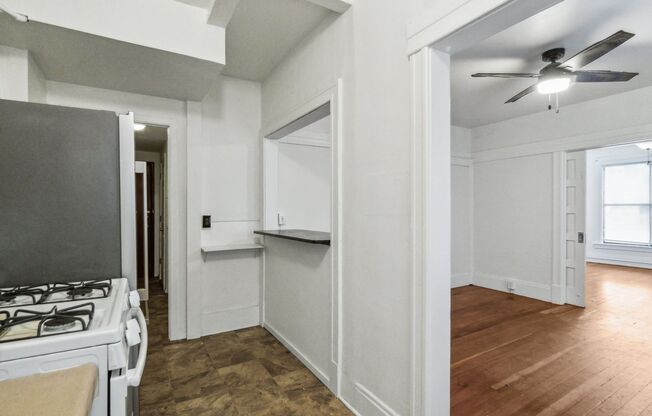 1 bed, 1 bath, 580 sqft, $1,250, Unit 102