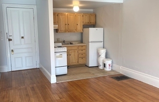 Studio, 1 bath, 400 sqft, $2,200, Unit 4