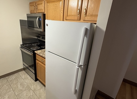 3 beds, 1 bath, 1,000 sqft, $4,500, Unit 3