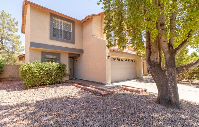 Great 3 bedroom, 2.5 bath home in convenient Chandler location!