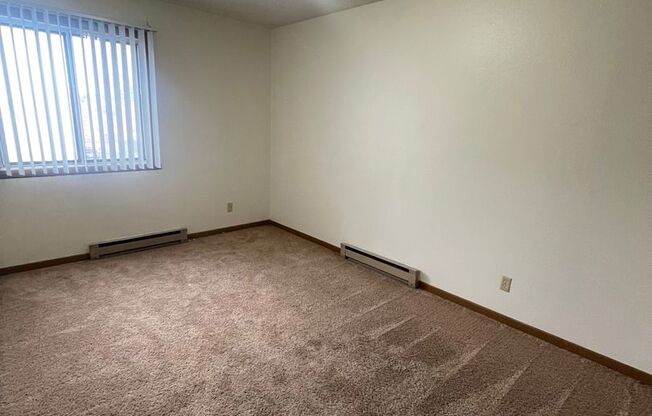 2 beds, 1 bath, $655, Unit 31