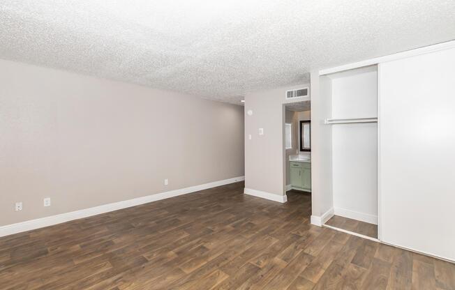 Studio, 1 bath, 445 sqft, $850
