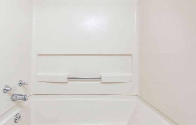 2 beds, 2 baths, $895, Unit 222