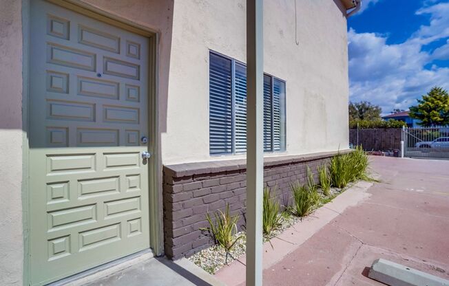 2425 - 2431 S. Ridgeley Dr