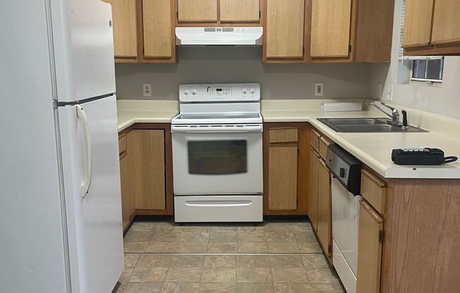 2 beds, 1 bath, $950, Unit C