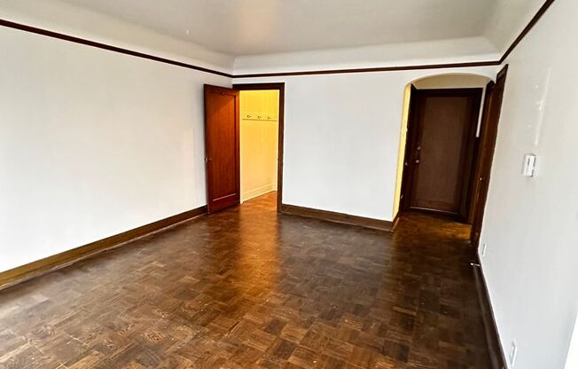 Studio, 1 bath, 429 sqft, $1,300, Unit Unit 105