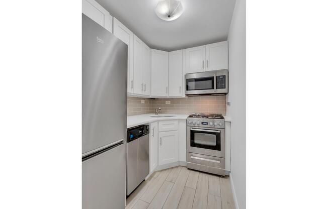 Studio, 1 bath, 550 sqft, $3,100, Unit 2E