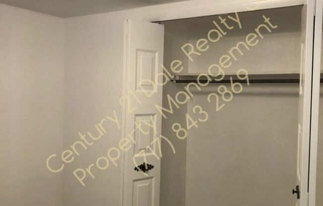 2 beds, 1 bath, $995, Unit Apt D