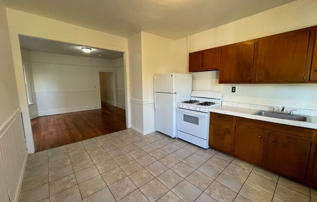 2 beds, 1 bath, $2,850, Unit 385 7th Ave