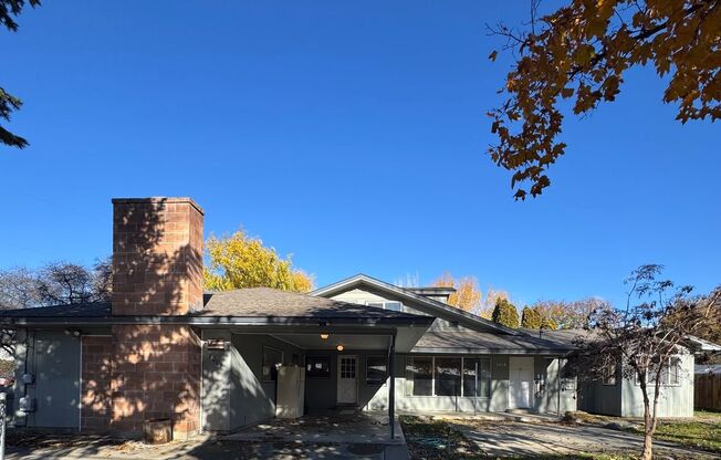 Spacious 6 Bedroom, 3 Bathroom Home Near CWU