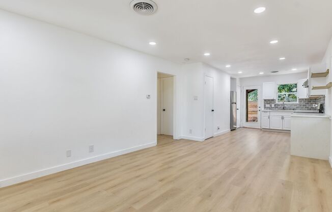 3105 Glen Ora Street