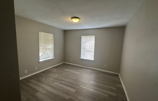 2 beds, 1 bath, $1,095