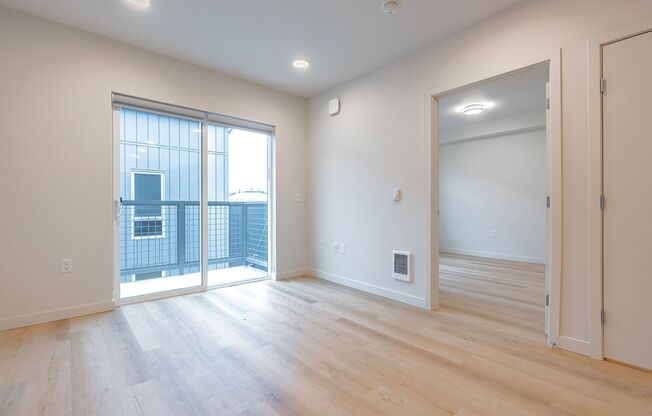 2 beds, 1 bath, 641 sqft, $1,875, Unit 817