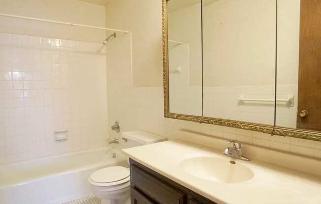 Charlton Place - bathroom