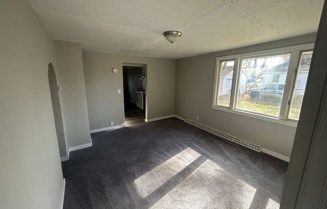 3 beds, 1 bath, $1,250