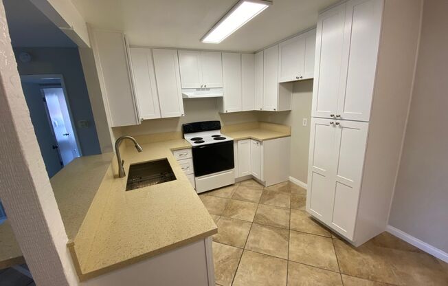 2 beds, 1 bath, $2,495, Unit Unit 810