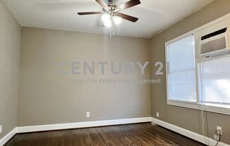 Adorable 1/1 Apartment in Dallas For Rent!