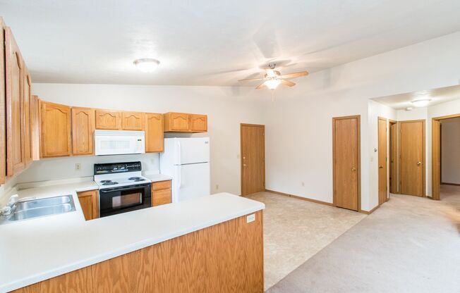 2 beds, 1 bath, 1,000 sqft, $1,195, Unit 215H-37