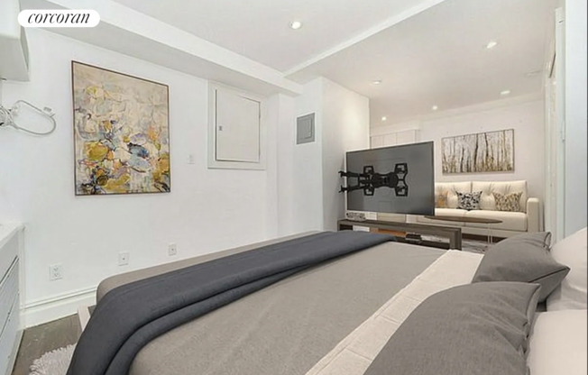 102 GREENWICH AVE