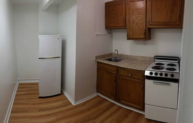 Studio, 1 bath, 295 sqft, $1,175, Unit Old King Edward 131