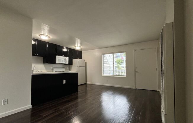 Studio, 1 bath, 455 sqft, $1,885, Unit 59-102
