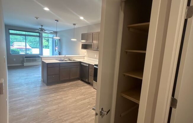 Studio, 1 bath, 500 sqft, $995, Unit 22