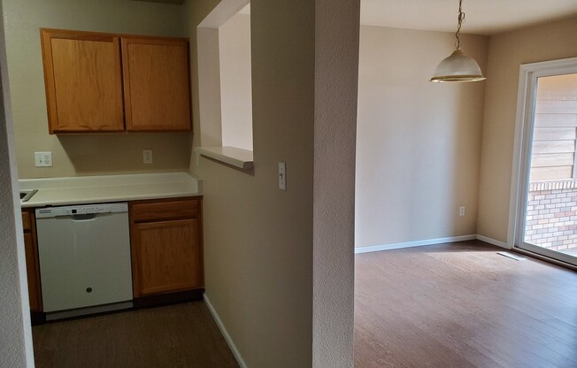 Spacious 3 bed, 3.5 bath condo in Rigden Farm!