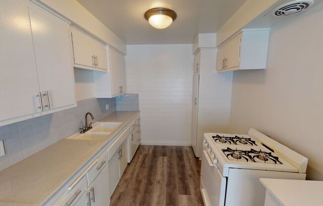 Stanley Gardens Apts - Spacious, Bright and Beatiful One Bedroom! CALL NOW!