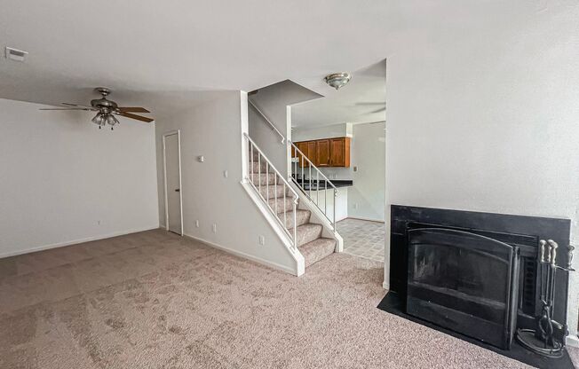 Lovely 2 Bed 1.5 Townhome With a Den & Private Balcony In Sunset Ridge