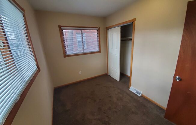 2 beds, 1 bath, $1,095